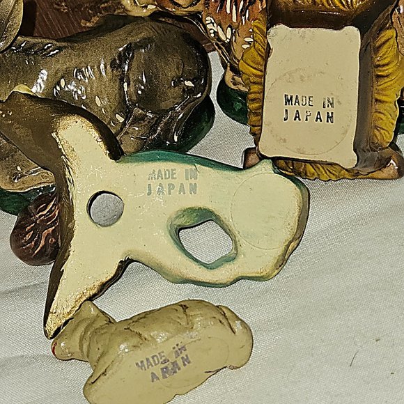 Vintage Nativity Scene with Stable and 12 Figurines ~ Made in Japan - Picture 6 of 10